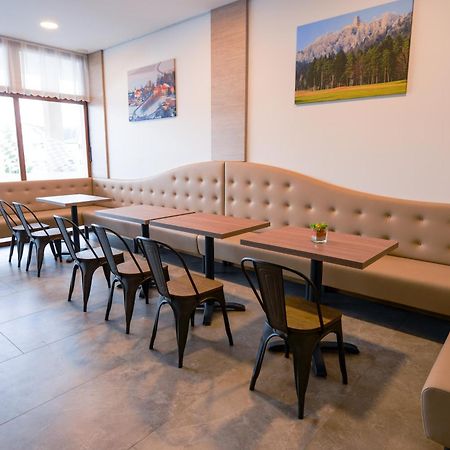 Hotel Baron Smlednik Eksteriør billede